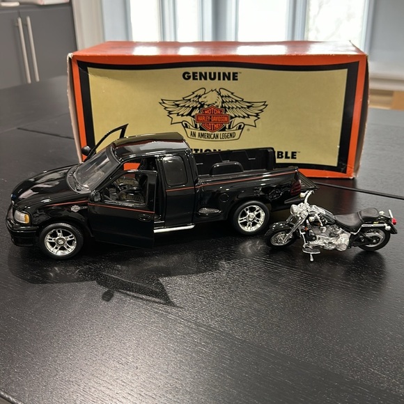 Harley-Davidson Limited Edition Collectable Model Ford F150 Truck & Fat Boy - Picture 2 of 13
